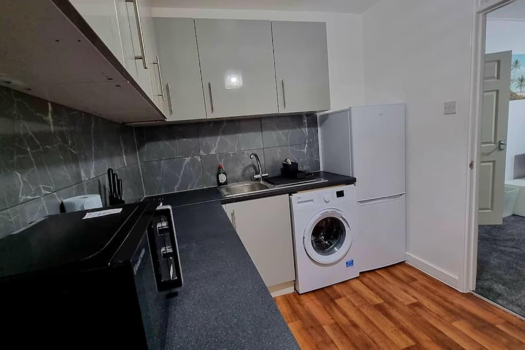 1 Bed Flat With Free Parking In E13 Daire Londra Dış mekan fotoğraf