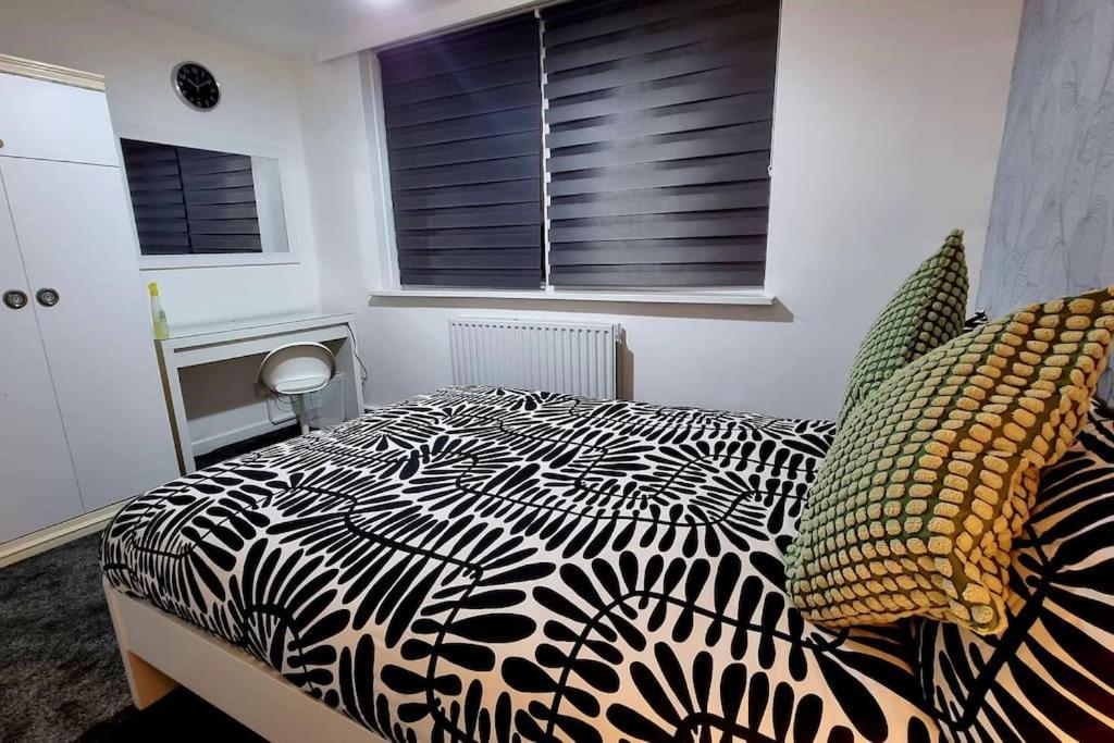 1 Bed Flat With Free Parking In E13 Daire Londra Dış mekan fotoğraf
